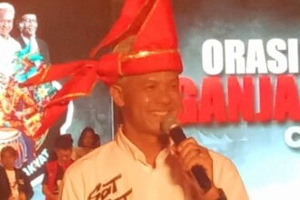 Ganjar Pranowo, calon presiden nomor urut 3, meriahkan Hajatan Rakyat Sulawesi Selatan di Upperhills Convention Hall, Makassar, Selasa (30/1/2024).