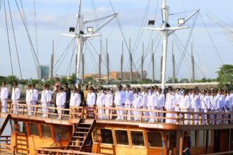 Pelantikan pejabat baru pada Anjungan Pantai Losari di Kapal Phinisi Pemkot Makassar. Pelantikan digelar Anjungan Pantai Losari di Kapal Phinisi Pemkot Makassar.