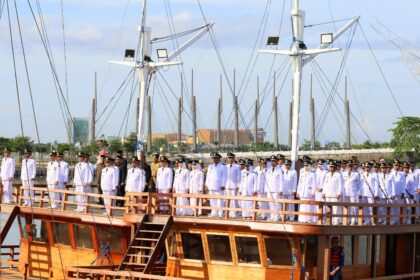 Pelantikan pejabat baru pada Anjungan Pantai Losari di Kapal Phinisi Pemkot Makassar. Pelantikan digelar Anjungan Pantai Losari di Kapal Phinisi Pemkot Makassar.