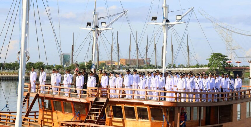 Pelantikan pejabat baru pada Anjungan Pantai Losari di Kapal Phinisi Pemkot Makassar. Pelantikan digelar Anjungan Pantai Losari di Kapal Phinisi Pemkot Makassar.