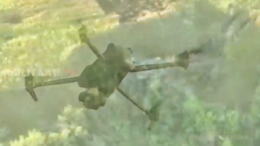 Penampakan Quadcopter dalam pengintaian. (militarytv)