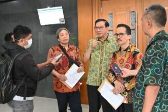 Ketua Umum Apkomindo Ir. Soegiharto Santoso, SH alias Hoky saat dikonfirmasi oleh awak media terkait perkara pencemaran nama baik di media sosial Apkomindo.