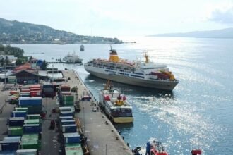 Kapal Pelni di Pelabuhan Pelindo 4