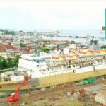 KM Tatamailau sedang menjalani perbaikan di fasilitas Graving Dock PT IKI (Persero) Makassar.