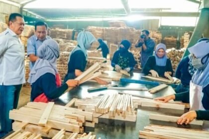 pabrik pengolahan kayu CV Berkah Rizqi, Banjarnegara, Bamsoet, menyoroti peran krusial industri pengolahan kayu dalam pertumbuhan ekonomi Indonesia.