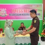 Uang denda senilai Rp50.000.000,-diserahkan kepada Kejari Enrekang dan diteruskan ke Bendahara Penerimaan Negara Bukan Pajak, selanjutnya disetorkan ke Kas Negara. (1/2/2024).