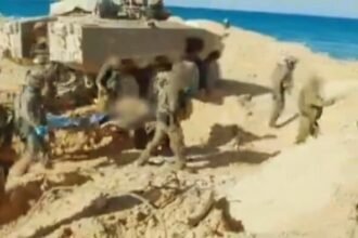 Evakuasi tentara yang tewas dan terluka dari pertempuran di Jalur Gaza.