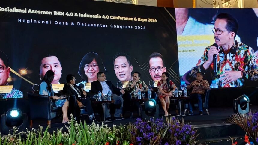 Konsep revolusi industri 4.0. Indonesia berambisi masuk dalam jajaran 10 besar ekonomi terkuat di dunia pada tahun 2030.