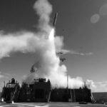 Rudal serangan darat tomahawk diluncurkan di atas kapal perusak berpeluru kendali AS. (breakingdefense)
