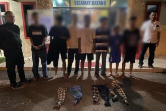 Polisi Sekupang berhasil menangkap tujuh remaja pelajar dari dua kelompok yang berbeda yang akan terlibat dalam perang sarung, (19/3/2024).
