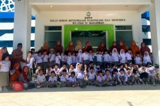TK Islam Athirah 1 Makassar memulai petualangan baru mereka dengan mengunjungi Badan Meteorologi, Klimatologi, dan Geofisika (BMKG) di Jalan Prof. Abdurahman Basalama, (28/2/2024).