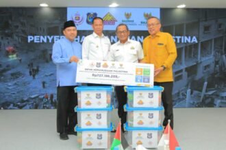 Pemerintah Kabupaten Enrekang dan Badan Amil Zakat Nasional (BAZNAS) Kabupaten Enrekang, bersama dengan DPP Hikma (Himpunan Keluarga Massenrempulu), telah menyalurkan infak kemanusiaan sebesar Rp750 juta untuk Palestina melalui BAZNAS RI.