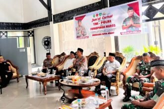 Polda Sulsel menggelar Jumat Curhat (8/3/2024) yang penuh makna di Warkop Pacarita, Jalan Gedung Emmy Zaelan Bandara Lama, Kelurahan Hasanuddin, Kecamatan Mandai, Kabupaten Maros.