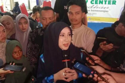 Warga antusias mengikuti acara Buka Puasa Bersama (Bukber) yang diselenggarakan oleh Meity Rahmatia, legislatif DPR RI terpilih dari Partai Keadilan Sejahtera - PKS di Kota Makassar, (17/3/2024).
