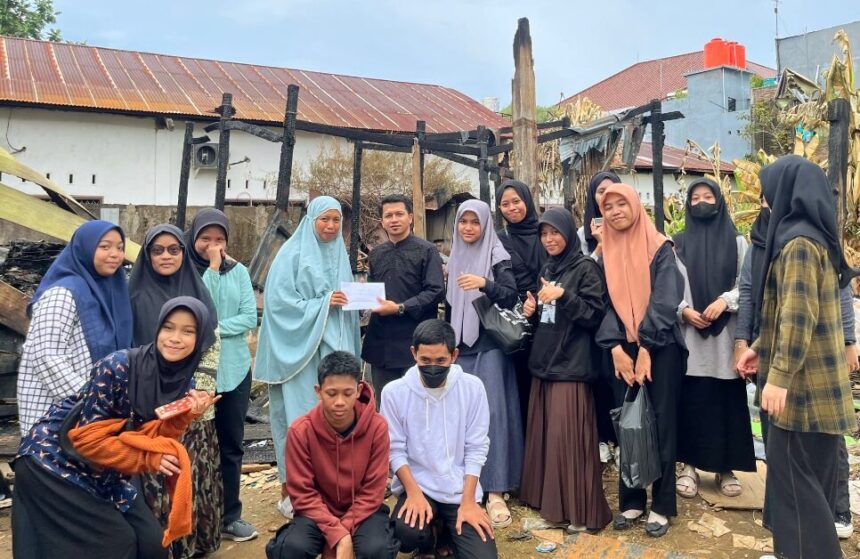 Kepedulian dan solidaritas untuk membantu salah satu peserta didik yang terkena musibah kebakaran rumah. Musibah tersebut menimpa Salfadillah Sofiah, seorang siswa kelas XI Agama MAN 1 Kota Makassar, di Jalan Landak Baru Lorong 2 Kota Makassar.