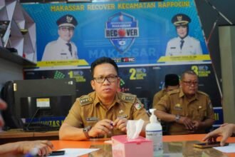 Camat Rappocini, M. Aminuddin, S.Sos, memimpin dengan semangat tinggi Rapat Koordinasi (Rakor) yang melibatkan beragam pihak terkait, dari Sekretaris Camat hingga para Lurah se-Kecamatan Rappocini, (18/3/2024).