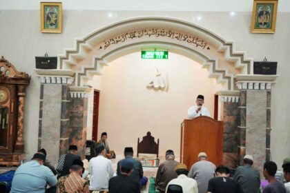 Camat Rappocini M. Aminuddin, S.Sos., M.AP beserta timnya melaksanakan Safari Ramadhan Kedua di Masjid Quba, Jalan Tidung 3, Kelurahan Bonto Makkio, (16/3/2024).