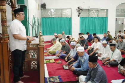Camat Rappocini, M. Aminuddin, S.Sos., M.AP, beserta jajarannya menggelar Safari Ramadhan Kedua di Masjid Fajar Shadiq, Jalan Andi Djemma, Kelurahan Banta-Bantaeng, Sabtu (16/03/2024).