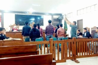 Sebanyak 7 (tujuh) orang mahasiswa peserta kegiatan Pendidikan Dasar dan Orientasi Media (Diksar & Ormed) XXVII UKM Mapala 09 Fakultas Teknik Universitas Hasanuddin (FT Unhas) pada Januari 2023, diperiksa secara bersamaan dan didengar kesaksiannya di depan sidang Pengadilan Negeri (PN) Maros yang berlangsung Rabu (20/03/2024) pagi hingga sore.