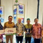 Camat Rappocini M. Aminuddin, S.Sos., M.AP beserta Lurah Bonto Makkio Marwan, S.E., dan pengurus Bank Sampah Tangkasa Kelurahan Bonto Makkio meriahkan suasana dalam acara penutupan Kompetisi Losari (Lomba Kelola Sampah Lestari), (19/03/2024), di The Rinra Hotel.