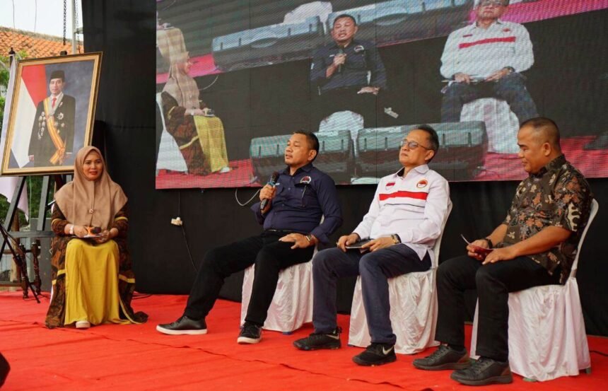 Direktur Media Online Guetilang Heintje Mandagie, menjadi salah satu pembicara pada program sosialisasi yang digelar BP2MI bersama Pemerintah Kabupaten Indramayu melalui Desa Widasari dan Cybers Job, (27/3/2024).