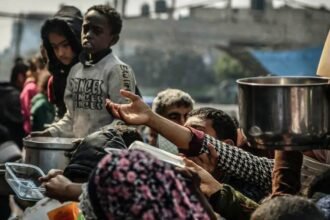 Serangan Israel di Gaza menyebabkan puluhan orang tewas ketika PBB menegaskan Israel memblokir bantuan ke wilayah tersebut. (palestinepost/ho)