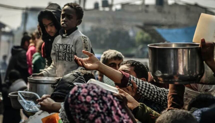 Serangan Israel di Gaza menyebabkan puluhan orang tewas ketika PBB menegaskan Israel memblokir bantuan ke wilayah tersebut. (palestinepost/ho)
