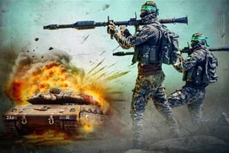 Brigade Al-Qassam menargetkan tank Zionis “Merkvah” dengan peluru “Al-Yassin 105”, di sebelah barat lingkungan Tal Al-Hawa, di selatan Kota Gaza.