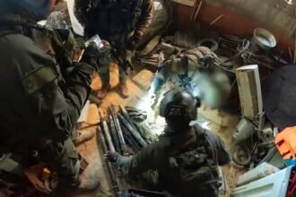 Israel Defense Forces-IDF menemukan roket dan bahan peledak yang disembunyikan di bawah tempat tidur di Khan Yunis, Jalur Gaza. (jpost/ho)