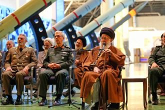 Ali Khamenei, Pemimpin Tertinggi Iran, dengan tegas menyuarakan ketidaksenangan atas serangan udara yang menargetkan konsulat Iran di Suriah, Selasa (2/4/2024). (@IranObserver0/HO)