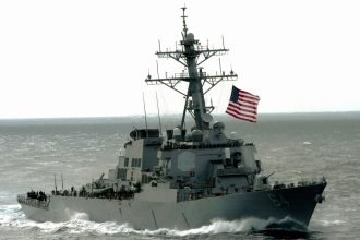 Kapal perusak elit Angkatan Laut AS berpatroli di Mediterania Timur, April 2024. (@sentdefender/HO)
