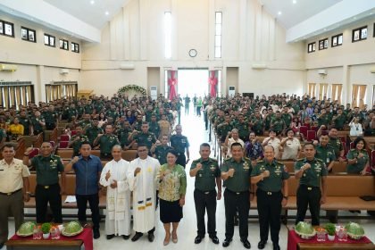 Kodam XIV Hasanuddin menggelar ibadah perayaan Paskah di Gereja Satria Kasih Batalyon Infanteri (Yonif) 700/WYC, Makassar, (4/4/2024).