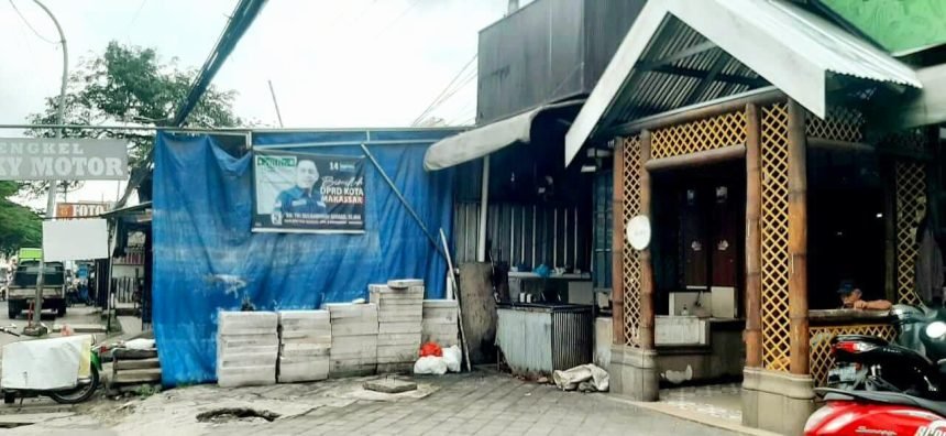 Operasional Rumah Makan (RM) Boneta (Bone Tamparang) di Jalan Perintis Kemerdekaan, Kelurahan Kapasa, Kecamatan Tamalanrea, Kota Makassar, April 2024. (jw)