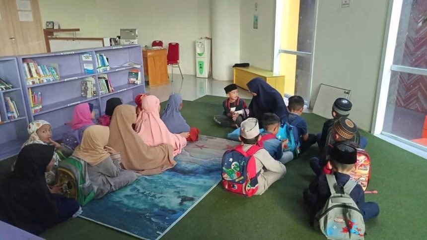 Dispustaka Enrekang dan TPA Al Furqan tingkatkan literasi Al-Qur'an. (IY/Enrekang/25/4/2024)