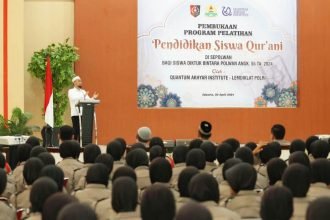 Sekolah Polisi Wanita (Sespolwan) bersama Lemdiklat Polri dan Quantum Akhyar Institute di bawah kepemimpinan Ustadz Dr. Adi Hidayat, Lc., M.A., telah membuka program pelatihan pendidikan siswa Qur'ani, (25/4/2024).
