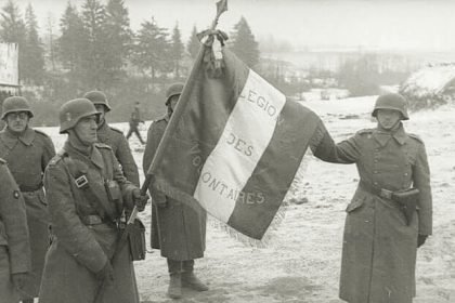 Pasukan Prancis dari Legiun Relawan Prancis Melawan Bolshevisme dan nasionalis Ukraina bergabung dengan garnisun Jerman dekat Bryansk pada Januari 1943. (Geopolitics Live/HO)