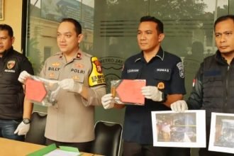 Konferensi Pers di Polsek Kembangan Jakarta Barat, (4/4/2024).