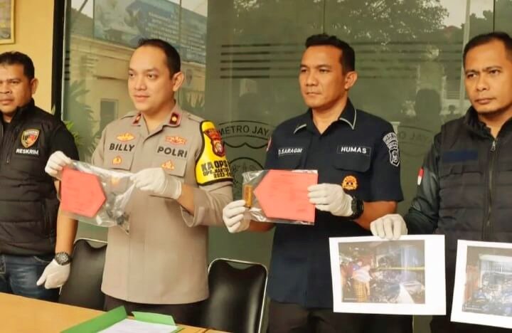 Konferensi Pers di Polsek Kembangan Jakarta Barat, (4/4/2024).