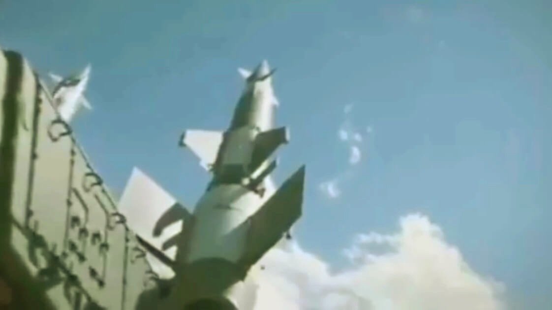 Aliansi Tak Terduga: Tentara Arab Suriah dan Drone Iran Bersatu dalam Pertahanan Udara 2 Pertahanan udara tentara Arab Suriah.