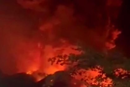 Gunung Berapi Ruang di Sulawesi Utara memuntahkan awan panas eksplosif, Rabu (17/4/2024). (rtnews/ho)