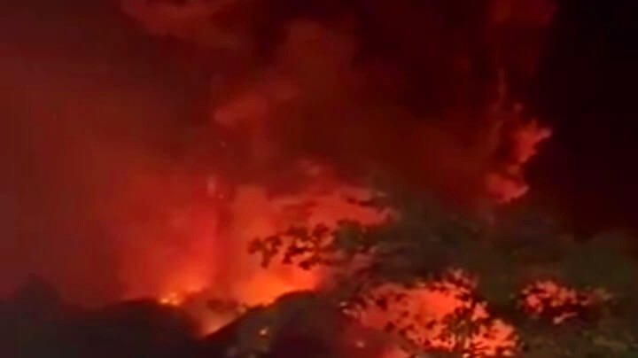Gunung Berapi Ruang di Sulawesi Utara memuntahkan awan panas eksplosif, Rabu (17/4/2024). (rtnews/ho)