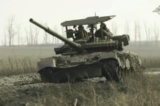 Tank T-80 Rusia. (Russian Ministry of Defense/HO)
