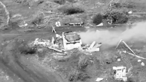 Drone Ungkap Taktik Baru: Musuh Diserang dengan Presisi 3 Posisi kamuflase musuh