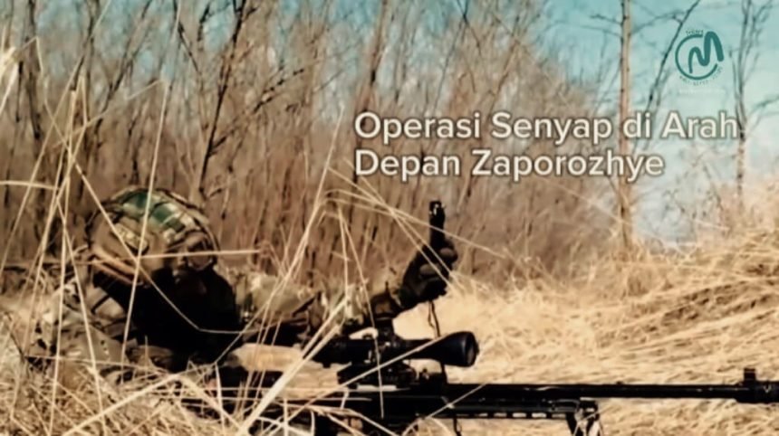 Dalam sebuah operasi senyap di arah depan Zaporozhye, seorang penembak jitu dari Divisi Pengawal ke-42 kelompok Dnepr, (4/4/2024). (mw/ho/mediapesan.com)