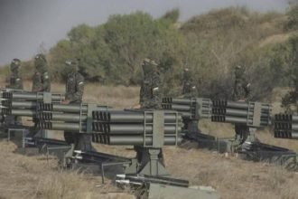 Serangan di Kerem Shalom dengan sistem roket Rajoum. (qudsnews/ho)
