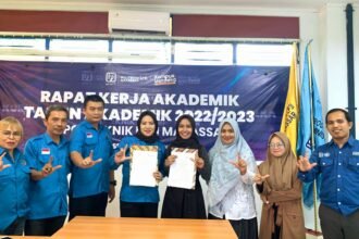 Penandatanganan MoU pengembangan SDM kewirausahaan antara UKM IKM Nusantara dan Politeknik LP3I Makassar.