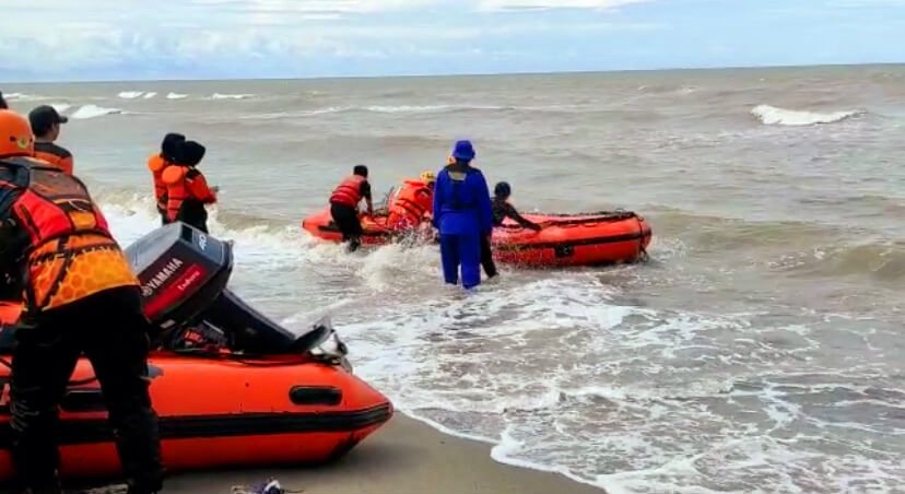Pemancing hilang di perairan Barru, Tim SAR terus melakukan pencarian korban, (26/5/2024).