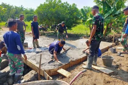 Pembangunan Plat Duiker dan Talud di dua lokasi berbeda dilaksanakan oleh Satgas TMMD Ke 120 TA. 2024 Kodim 1403/Palopo bersama Masyarakat Wilayah Desa Pammesakang Kecamatan Bua Kabupaten Luwu Sulawesi Selatan, Jum'at (31/5/2024).