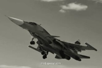 Pesawat pembom tempur supersonik multifungsi Su-34 dari Pasukan Dirgantara Rusia.