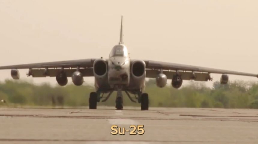 Pesawat serang Su-25 dari Pasukan Dirgantara Rusia, (4/5/2024). (military wave/ho)